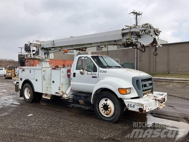 Ford F-750 Mobilās urbšanas platformu automašīnas