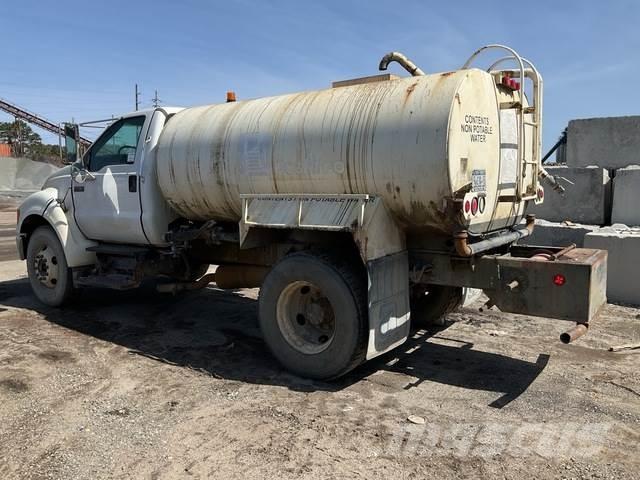 Ford F-750 Ūdens mašīnas