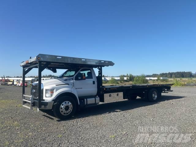 Ford F-750 Evakuators ar manipulatoru