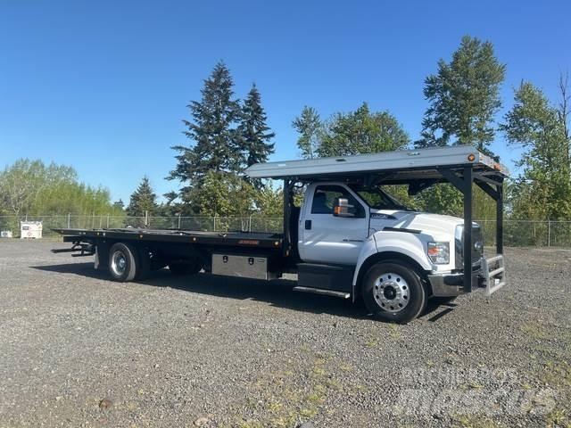 Ford F-750 Evakuators ar manipulatoru