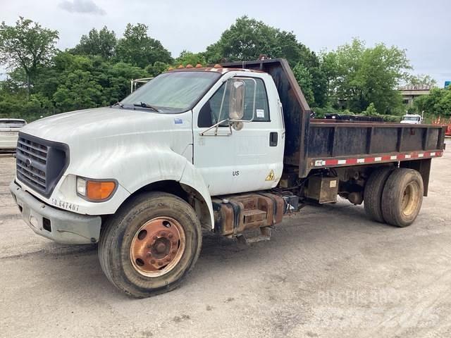 Ford F-750 Pašizgāzējs