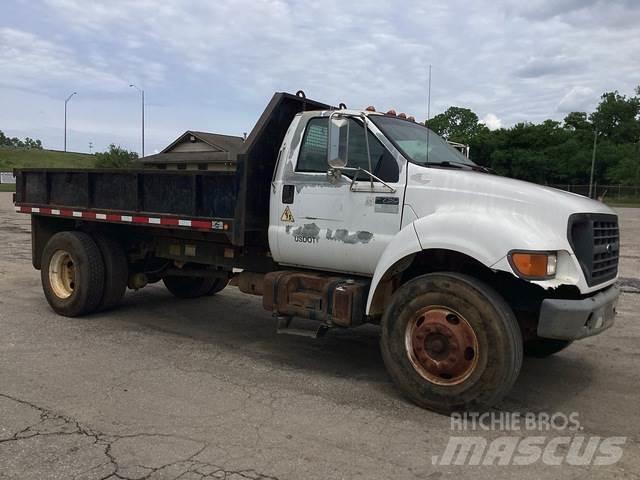Ford F-750 Pašizgāzējs