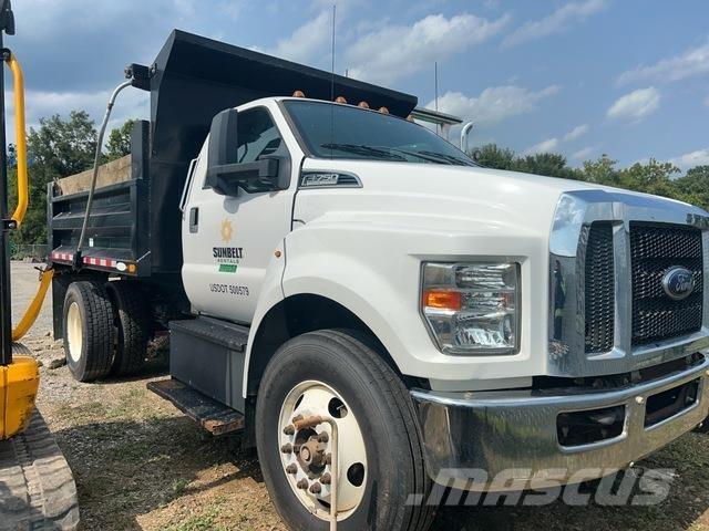 Ford F-750 Pašizgāzējs