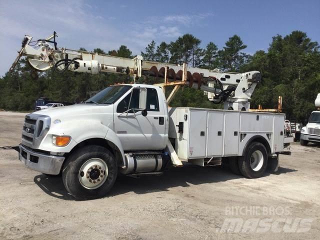 Ford F-750 Mobilās urbšanas platformu automašīnas