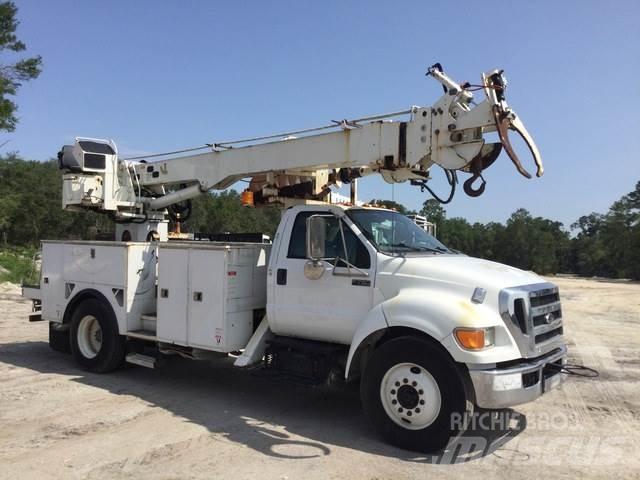 Ford F-750 Mobilās urbšanas platformu automašīnas