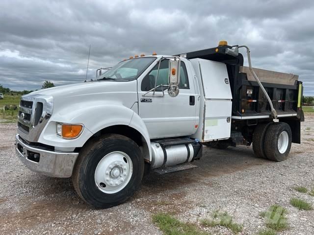 Ford F-750 Pašizgāzējs