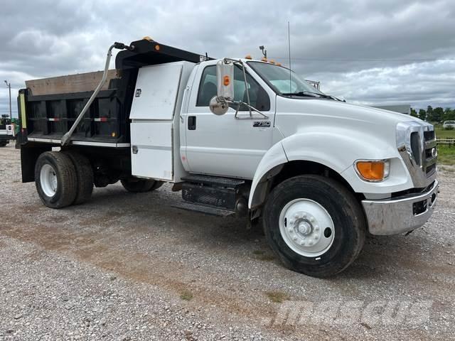 Ford F-750 Pašizgāzējs