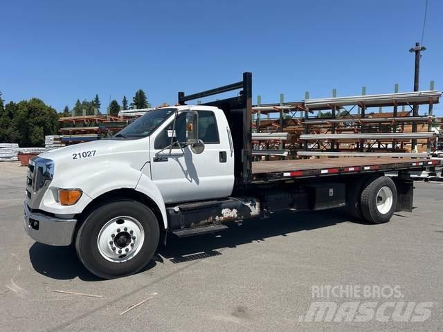 Ford F-750 Pašizgāzējs