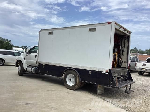 Ford F-750 Autocisterna