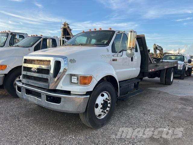 Ford F-750 Platformas/izkraušana no sāniem