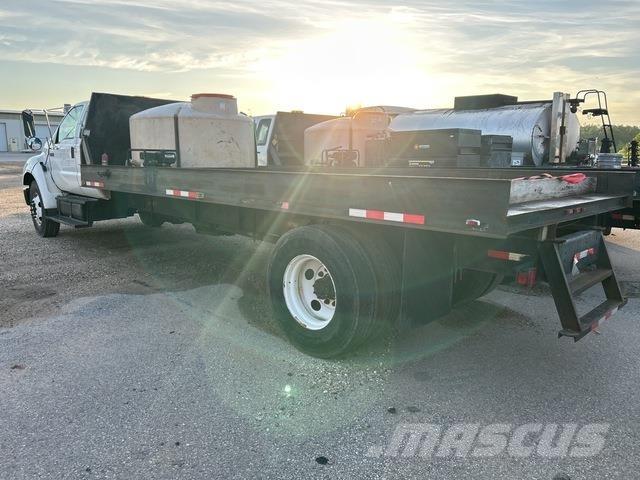 Ford F-750 Platformas/izkraušana no sāniem