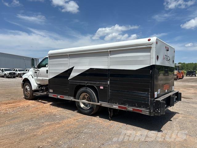 Ford F-750 Autocisterna