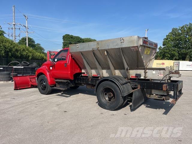 Ford F-750 Sniega naži un tīrītāji