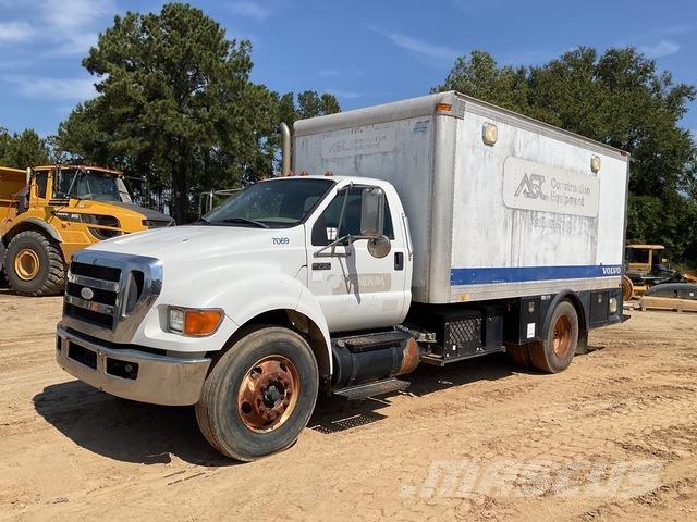 Ford F-750 Autocisterna