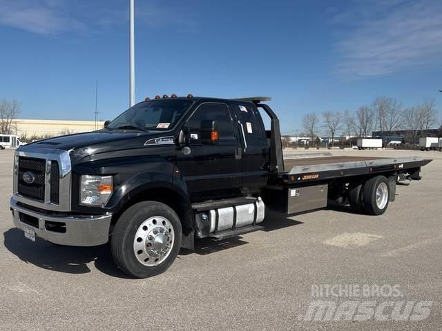 Ford F-750 Evakuators ar manipulatoru