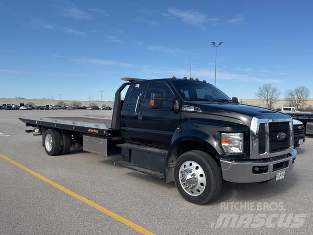 Ford F-750 Evakuators ar manipulatoru