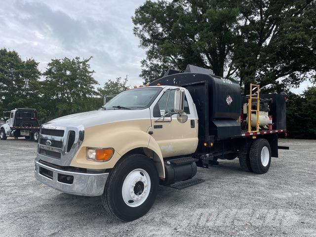 Ford F-750 Autocisterna