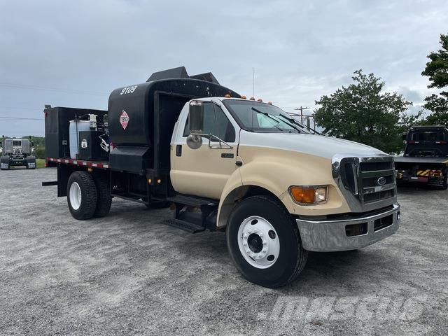 Ford F-750 Autocisterna