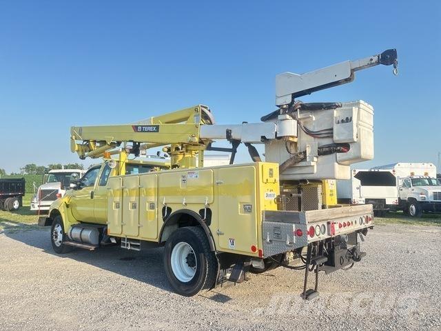 Ford F-750 Pacēlāji uz automašīnas bāzes