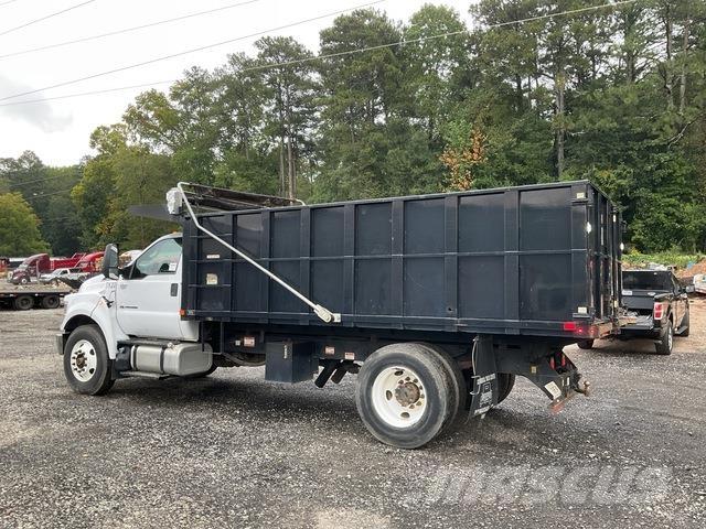 Ford F-750 Pašizgāzējs