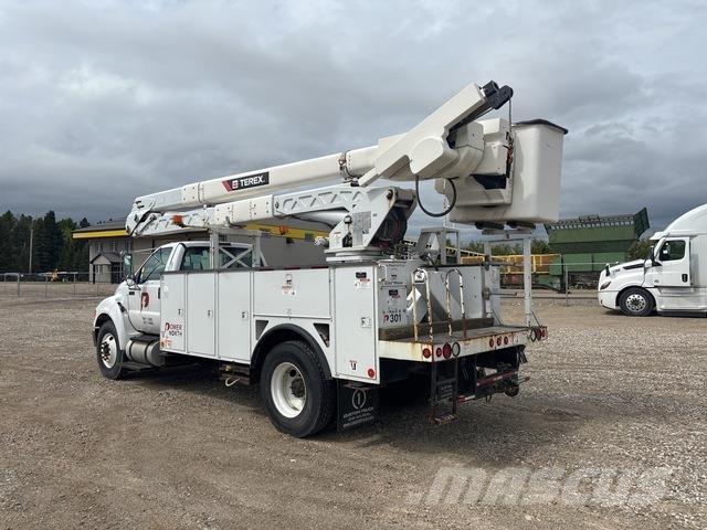 Ford F-750 Pacēlāji uz automašīnas bāzes