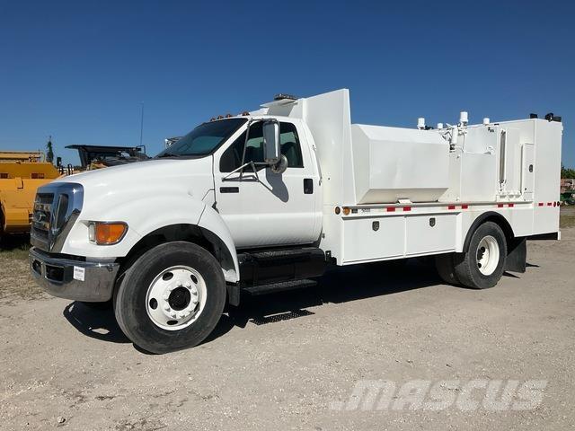 Ford F-750 Autocisterna