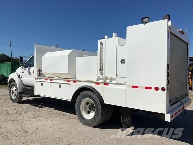 Ford F-750 Autocisterna