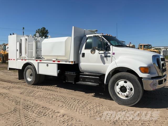Ford F-750 Autocisterna