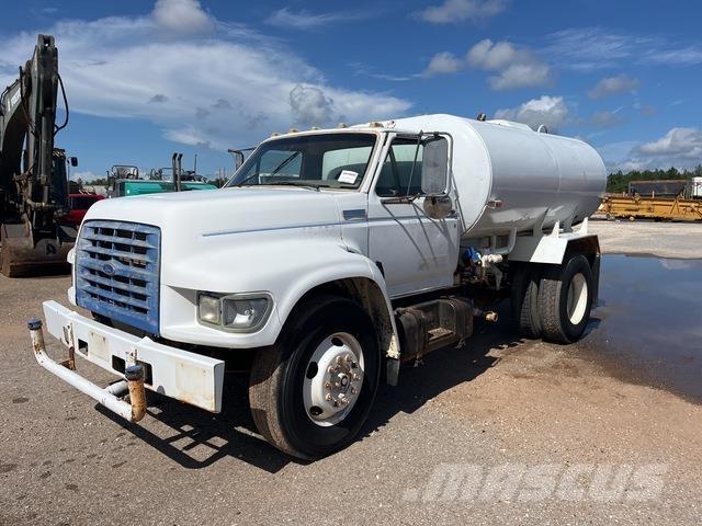 Ford F-800 Ūdens mašīnas