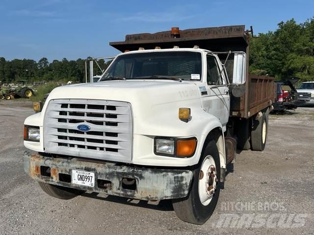 Ford F-800 Pašizgāzējs