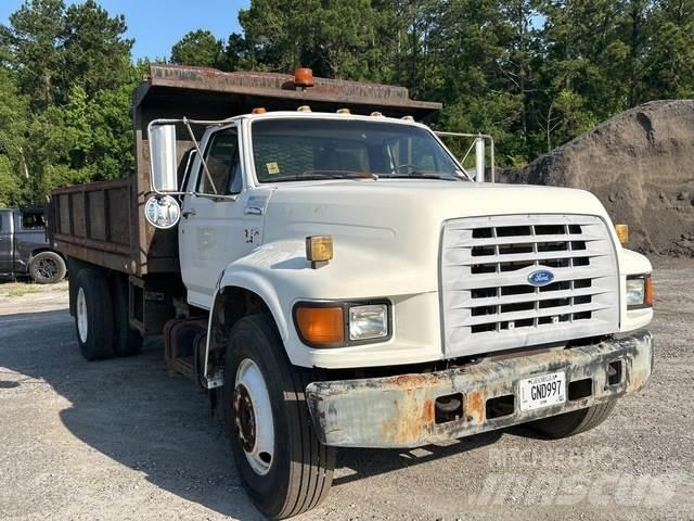Ford F-800 Pašizgāzējs