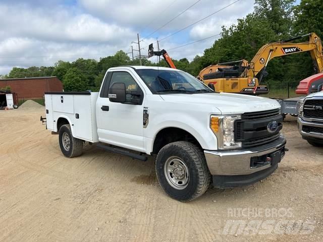 Ford F250 Vieglais kravas automobilis/izkraušana no sāniem