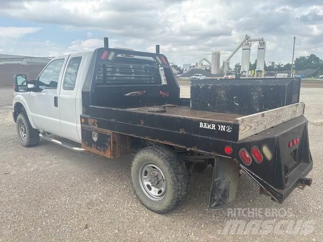 Ford F250 Platformas/izkraušana no sāniem
