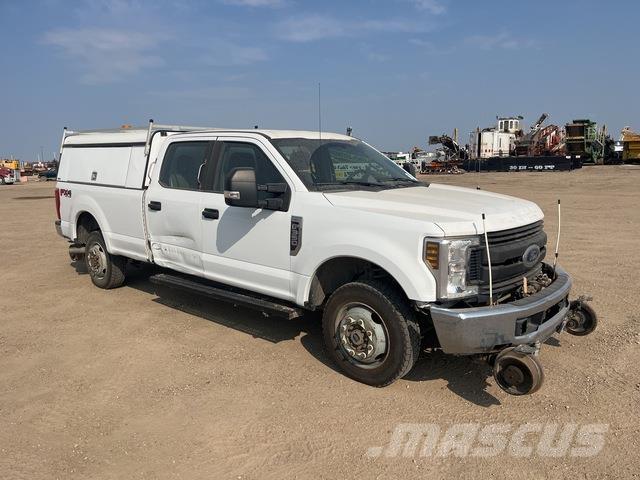 Ford F350 Vieglais kravas automobilis/izkraušana no sāniem