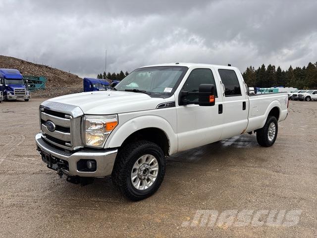 Ford F350 Vieglais kravas automobilis/izkraušana no sāniem