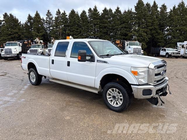 Ford F350 Vieglais kravas automobilis/izkraušana no sāniem