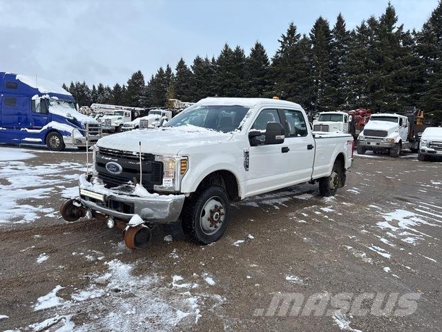 Ford F350 Vieglais kravas automobilis/izkraušana no sāniem