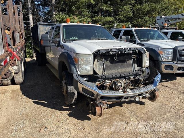 Ford F550 Vieglais kravas automobilis/izkraušana no sāniem