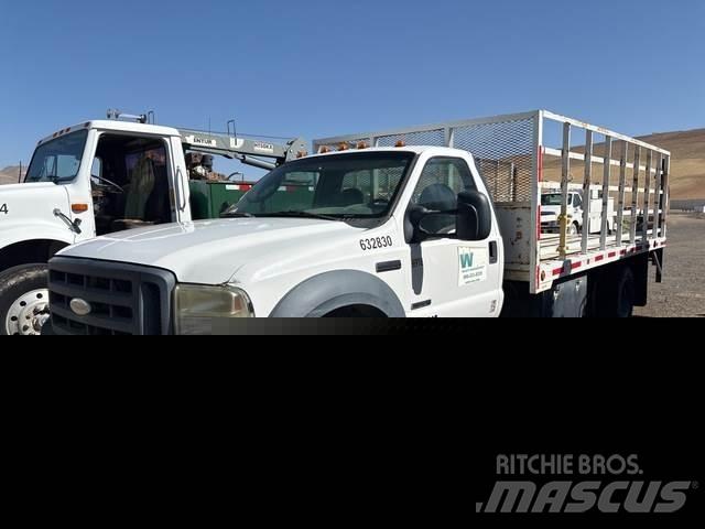 Ford F550 Platformas/izkraušana no sāniem