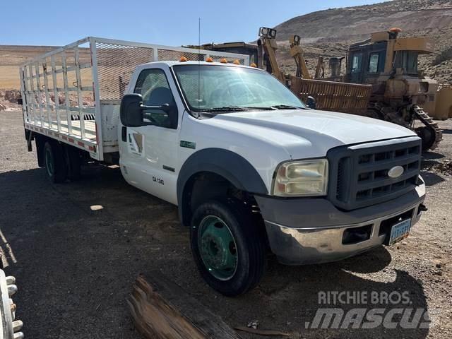 Ford F550 Platformas/izkraušana no sāniem