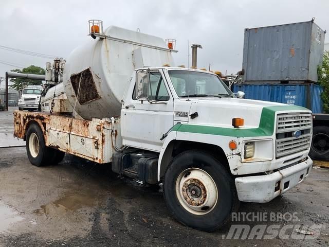 Ford F700 Būvniecība- Citi