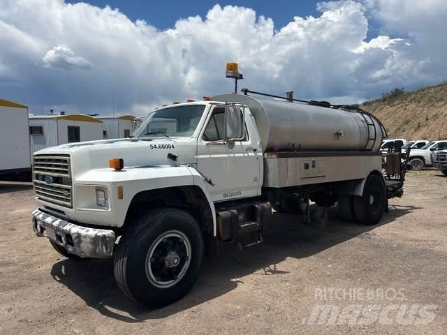 Ford F700 Betonvedēji