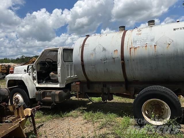 Ford F700 Autocisterna