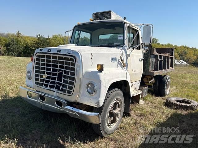 Ford F7000 Pašizgāzējs