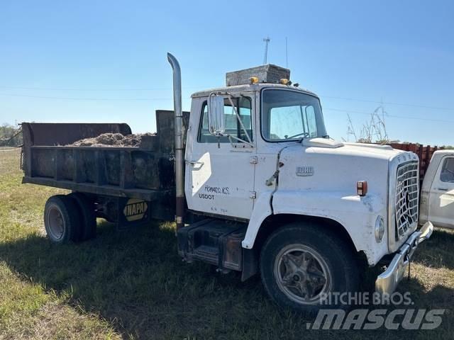 Ford F7000 Pašizgāzējs