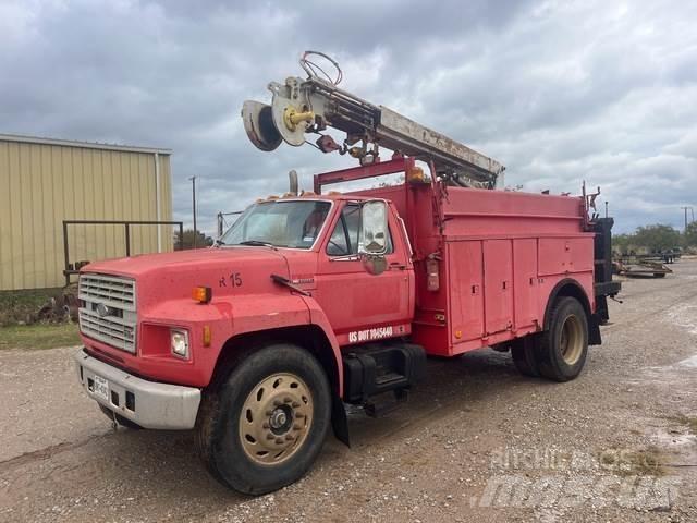 Ford F800 Vieglais kravas automobilis/izkraušana no sāniem