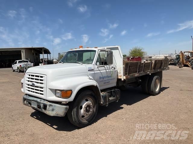 Ford F800 Pašizgāzējs