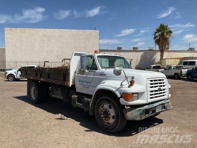 Ford F800 Pašizgāzējs