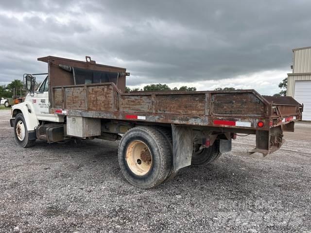 Ford F800 Pašizgāzējs