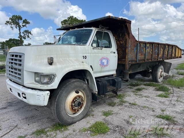 Ford F800 Pašizgāzējs